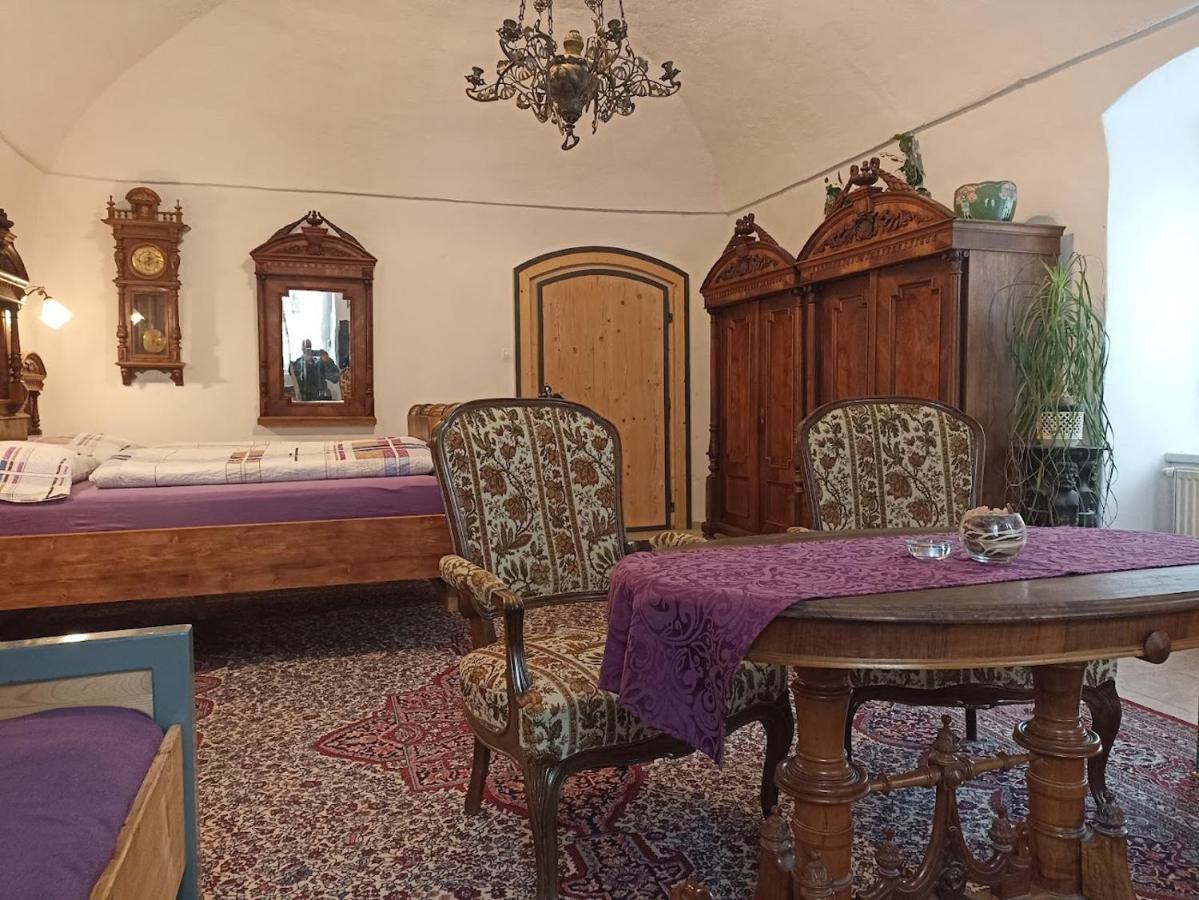Zemianska Kuria Vachtar Hotel Kralova Lehota ภายนอก รูปภาพ