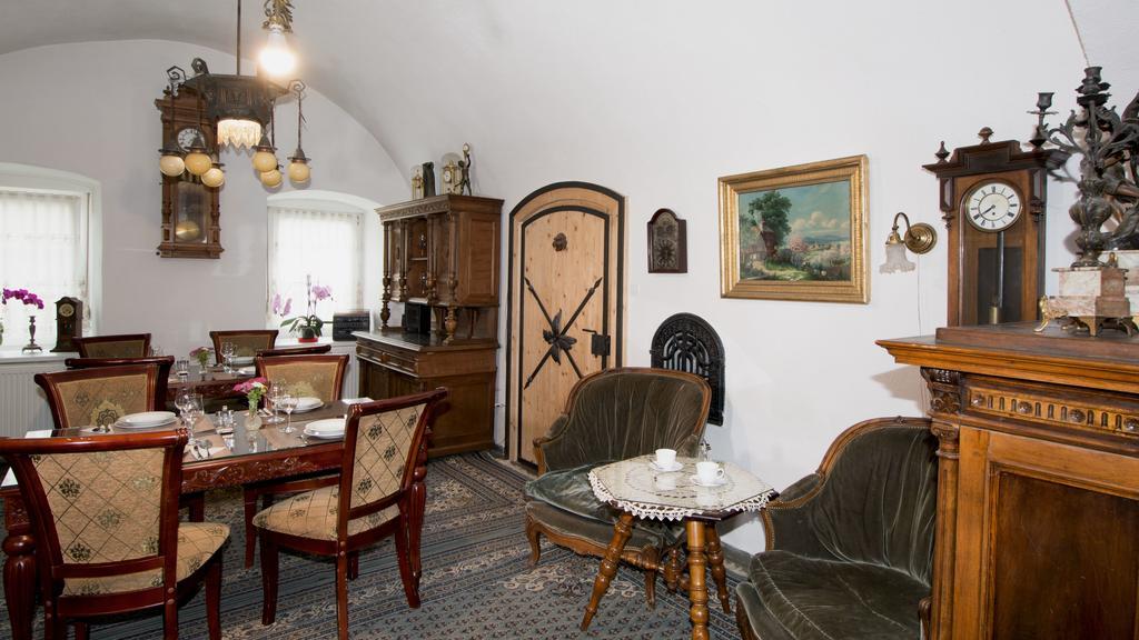 Zemianska Kuria Vachtar Hotel Kralova Lehota ภายนอก รูปภาพ