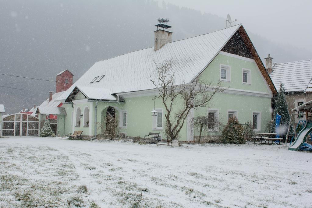 Zemianska Kuria Vachtar Hotel Kralova Lehota ภายนอก รูปภาพ