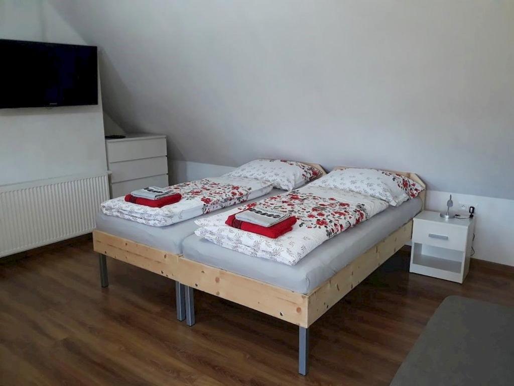 Zemianska Kuria Vachtar Hotel Kralova Lehota ภายนอก รูปภาพ