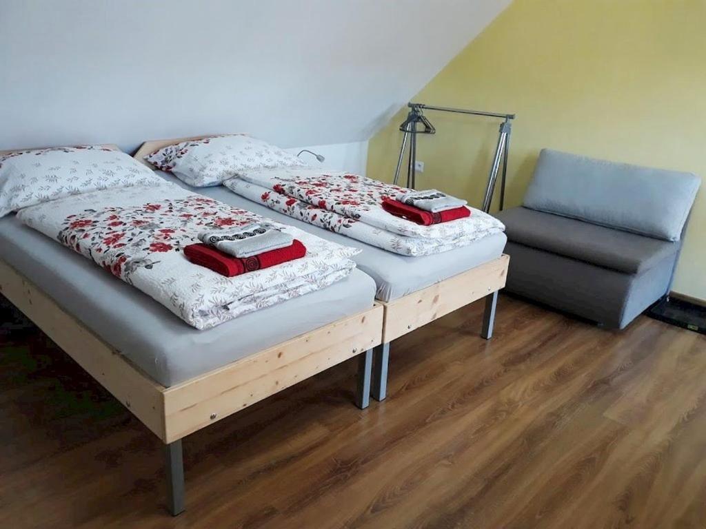 Zemianska Kuria Vachtar Hotel Kralova Lehota ภายนอก รูปภาพ