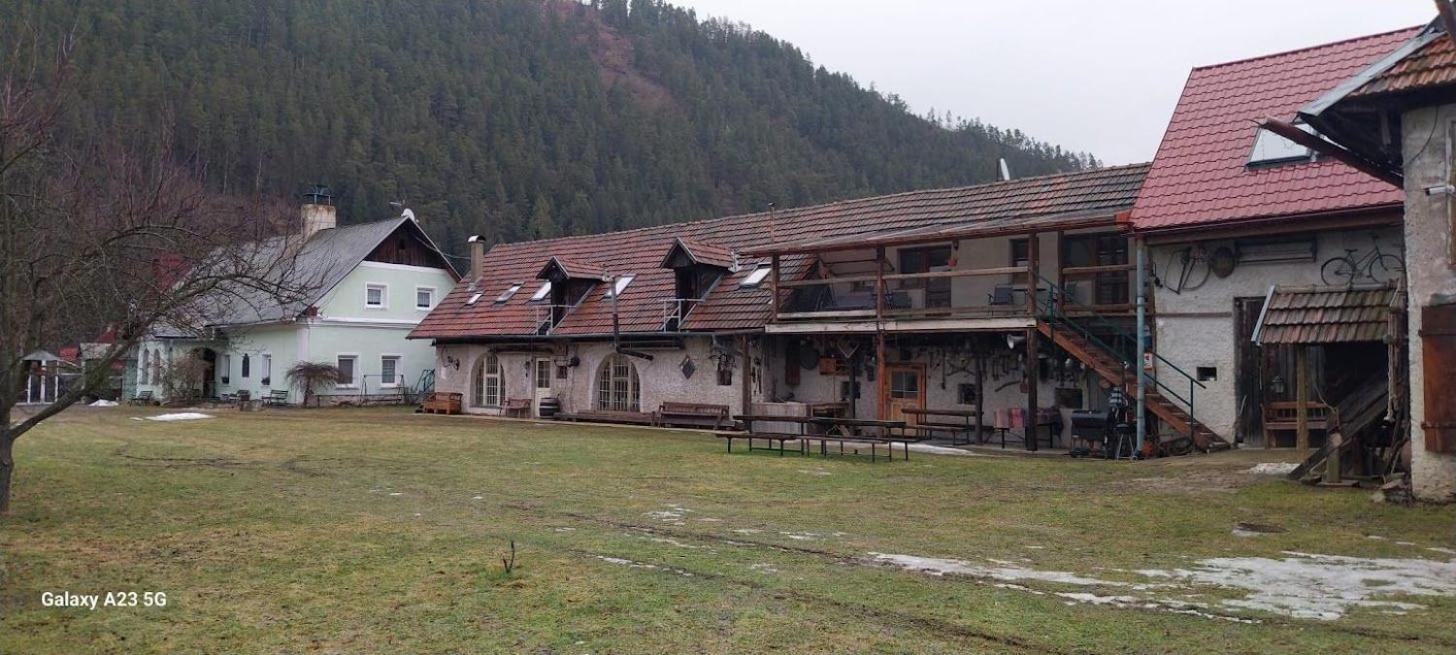 Zemianska Kuria Vachtar Hotel Kralova Lehota ภายนอก รูปภาพ