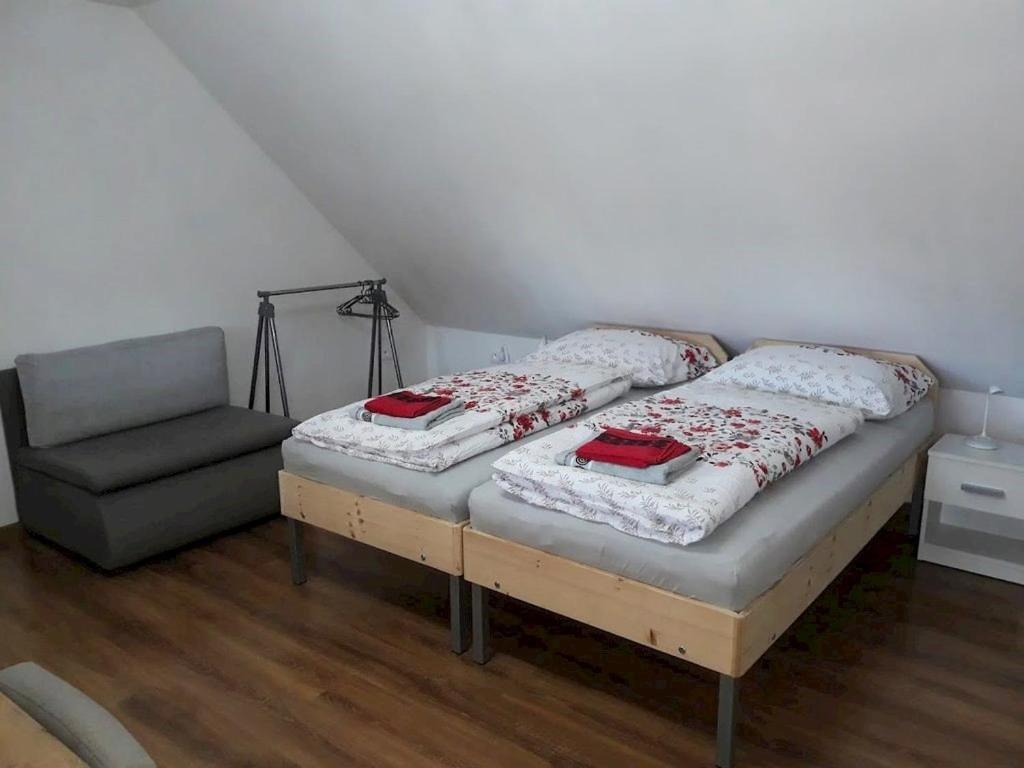 Zemianska Kuria Vachtar Hotel Kralova Lehota ภายนอก รูปภาพ
