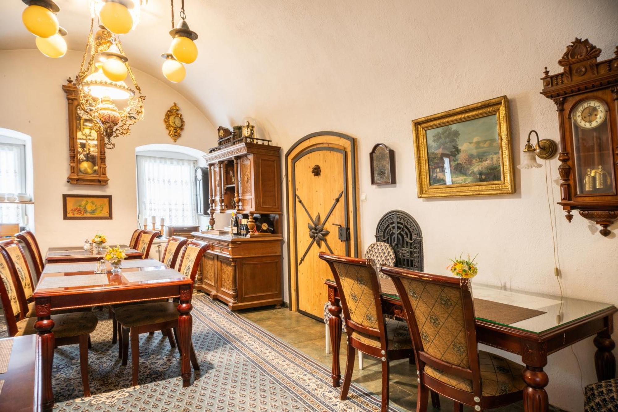 Zemianska Kuria Vachtar Hotel Kralova Lehota ภายนอก รูปภาพ