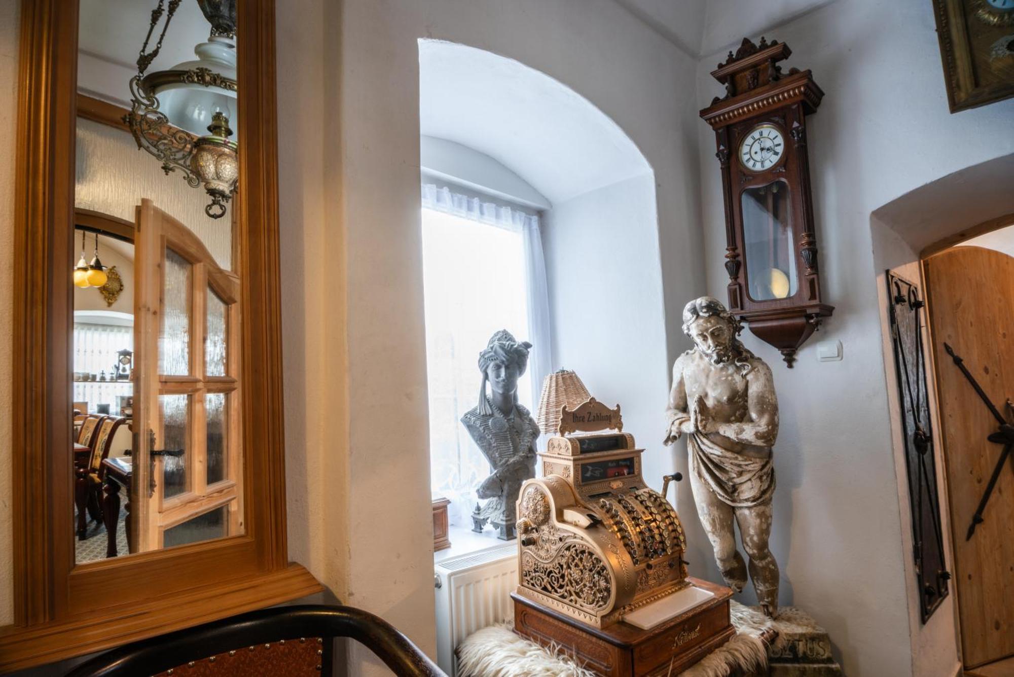 Zemianska Kuria Vachtar Hotel Kralova Lehota ภายนอก รูปภาพ