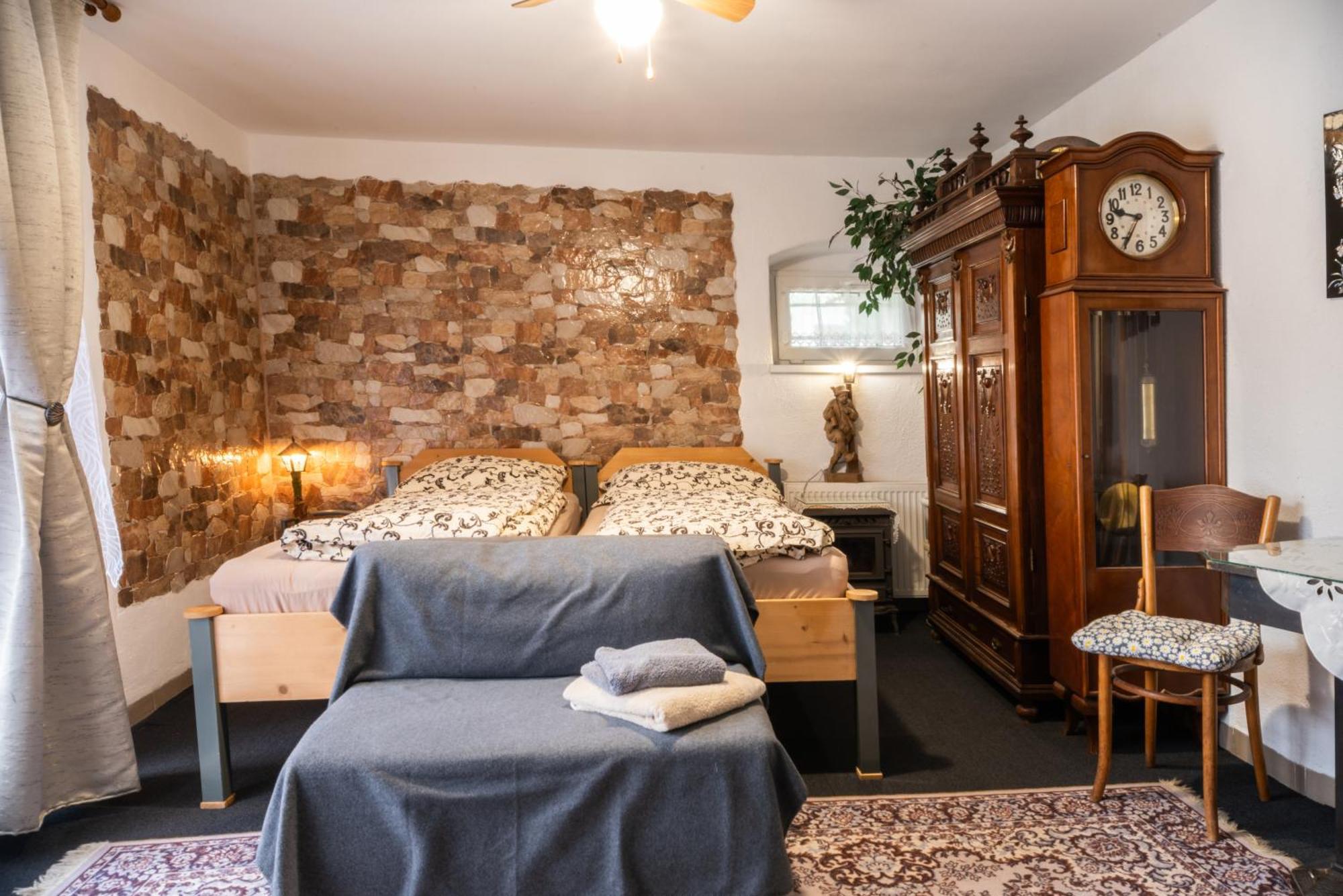 Zemianska Kuria Vachtar Hotel Kralova Lehota ภายนอก รูปภาพ