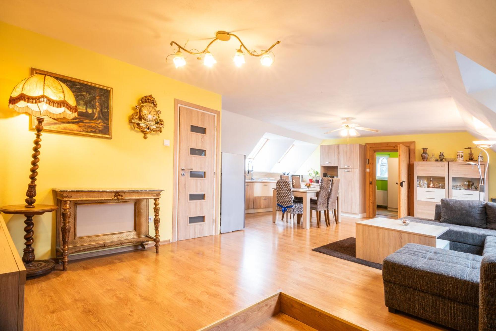 Zemianska Kuria Vachtar Hotel Kralova Lehota ภายนอก รูปภาพ