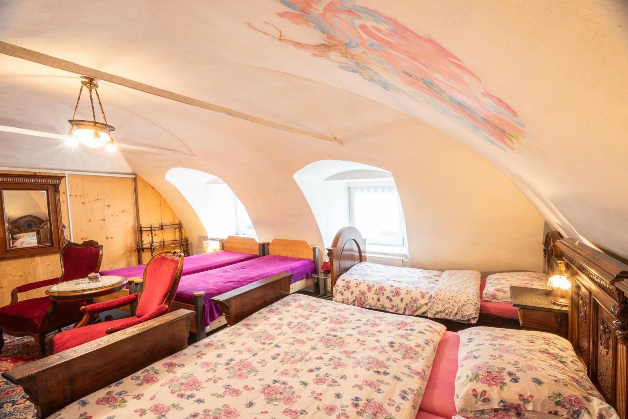 Zemianska Kuria Vachtar Hotel Kralova Lehota ภายนอก รูปภาพ
