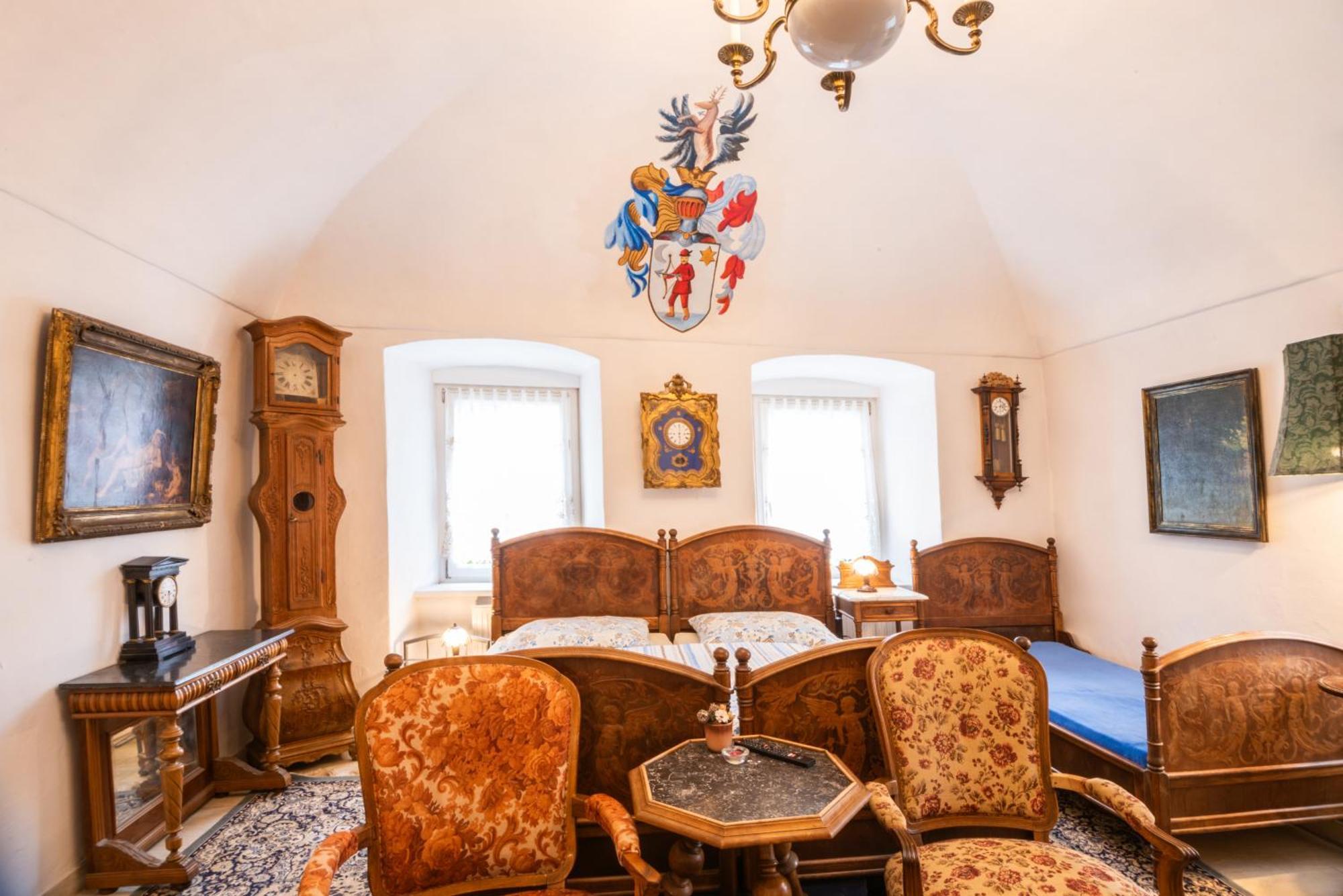 Zemianska Kuria Vachtar Hotel Kralova Lehota ภายนอก รูปภาพ