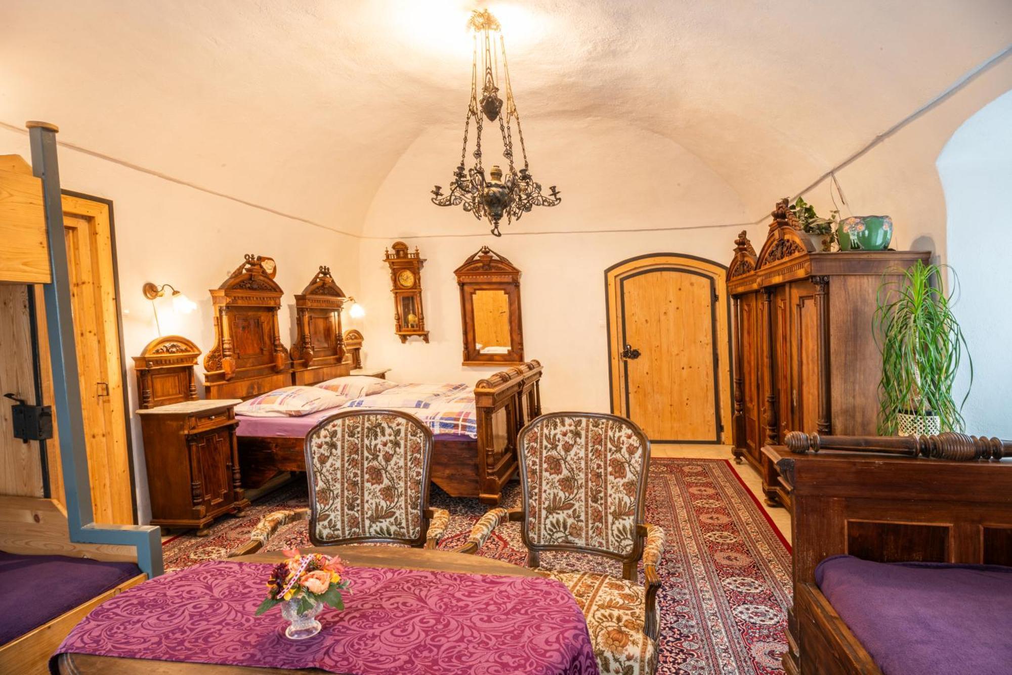 Zemianska Kuria Vachtar Hotel Kralova Lehota ภายนอก รูปภาพ